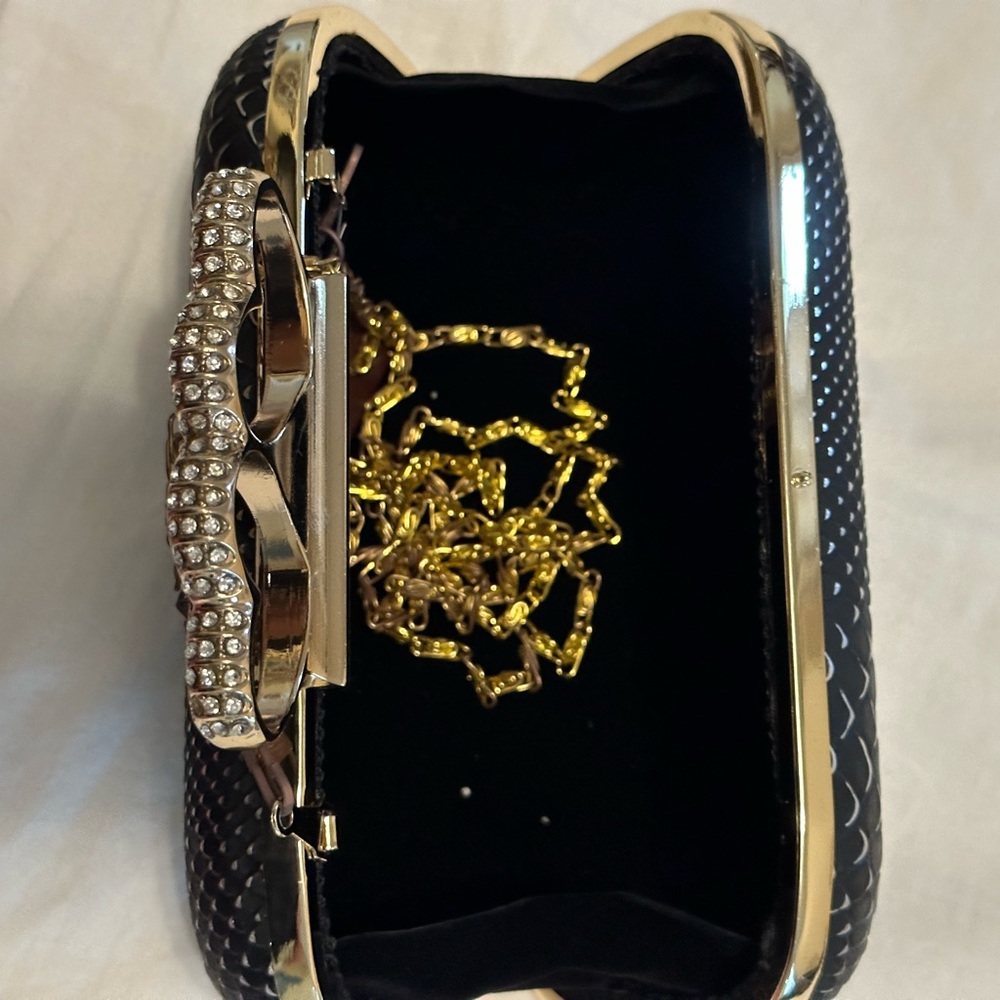 Clutch bag. Can be used as a clutch held in hand or worn as a shoulder bag.